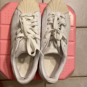 Good condition adidas shoes 👟 size 7.5